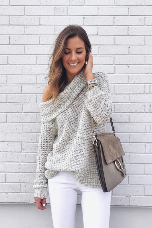 Pull gris avec visage